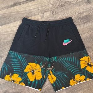 Men’s Nike shorts size xl black floral